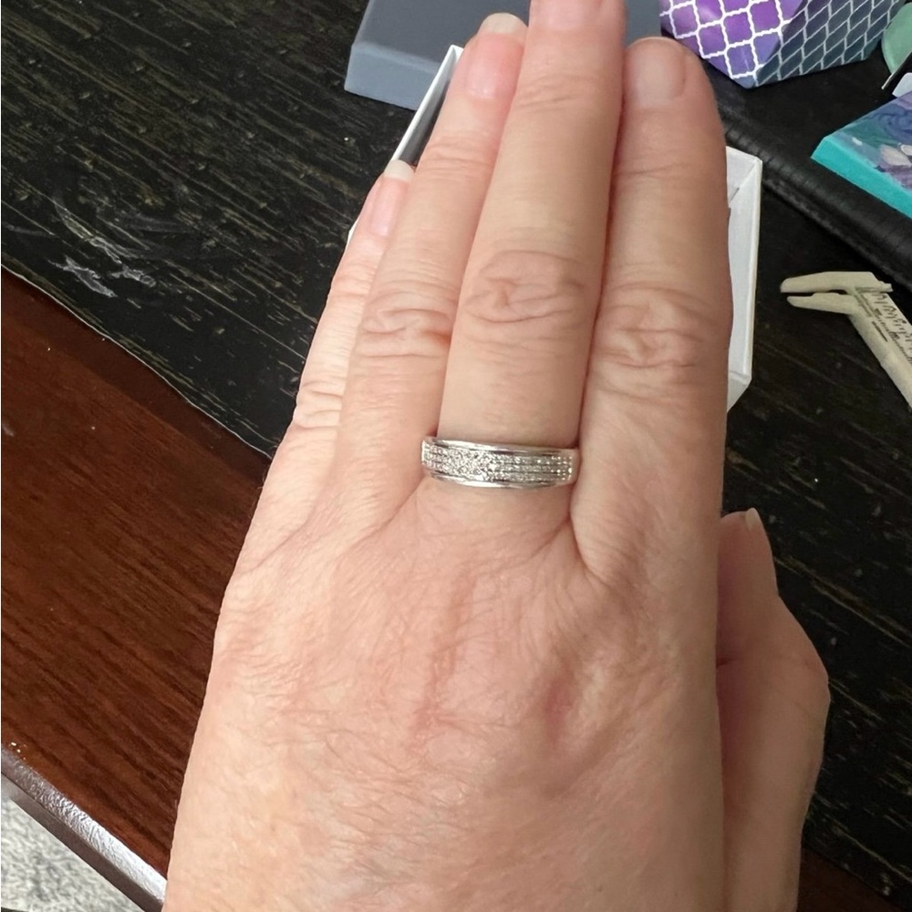 10K diamond white gold ring